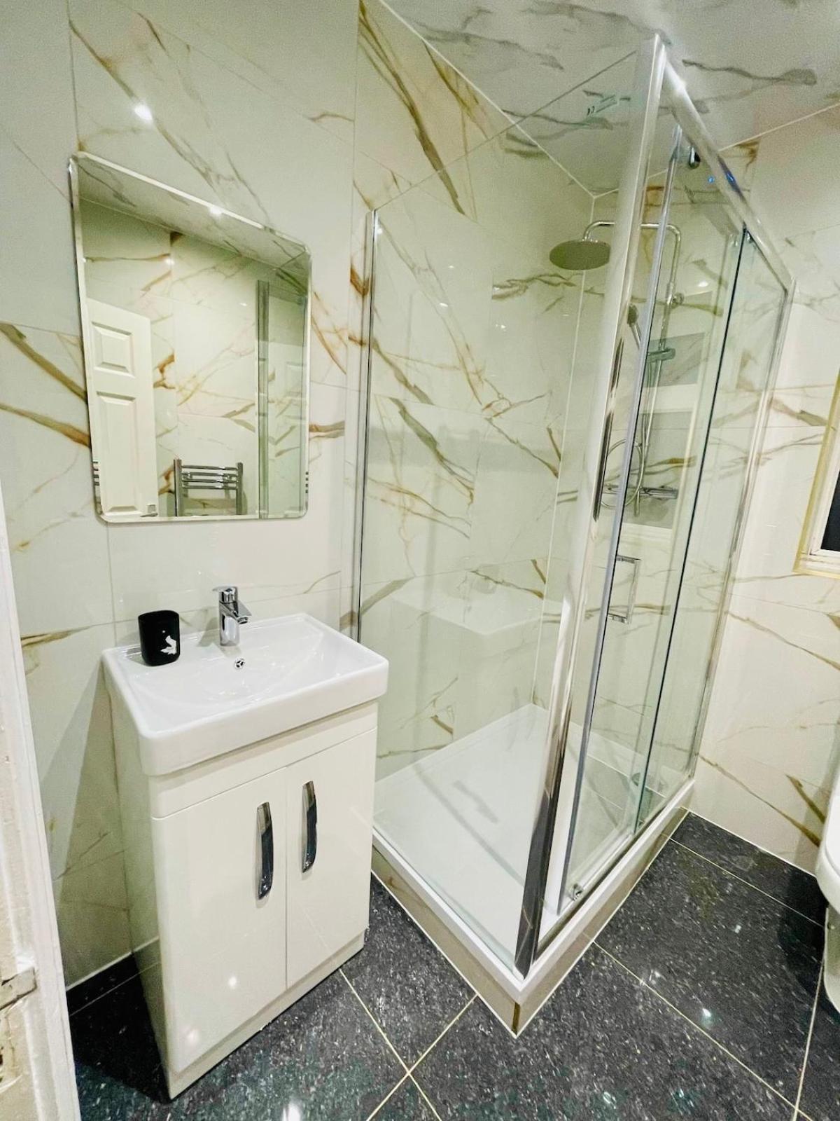 Luxury 2 Bed House With Parking, 5 Min Walk To Station & Ldo Villa Londen Buitenkant foto